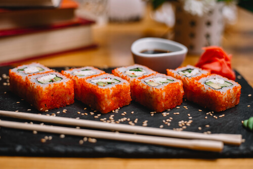 Роллы Филадельфия и Калифорния: в чем разница и какие вкуснее?